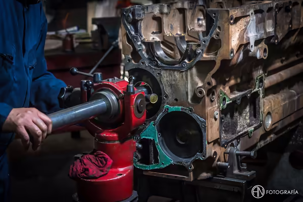 Mecanizado de motores con maquinaria de precisión