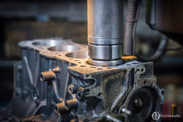 Rectificado de cilindros para restaurar geometría y rendimiento del motor